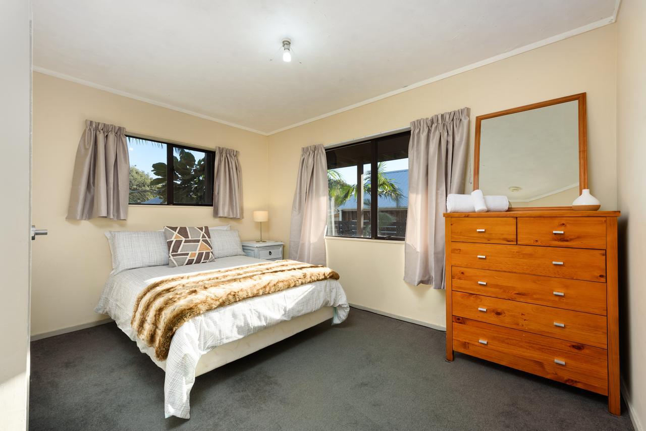 Convenient Family Bach With Easy Access To Blake Park The Beach And Downtown Mount Maunganui Extérieur photo