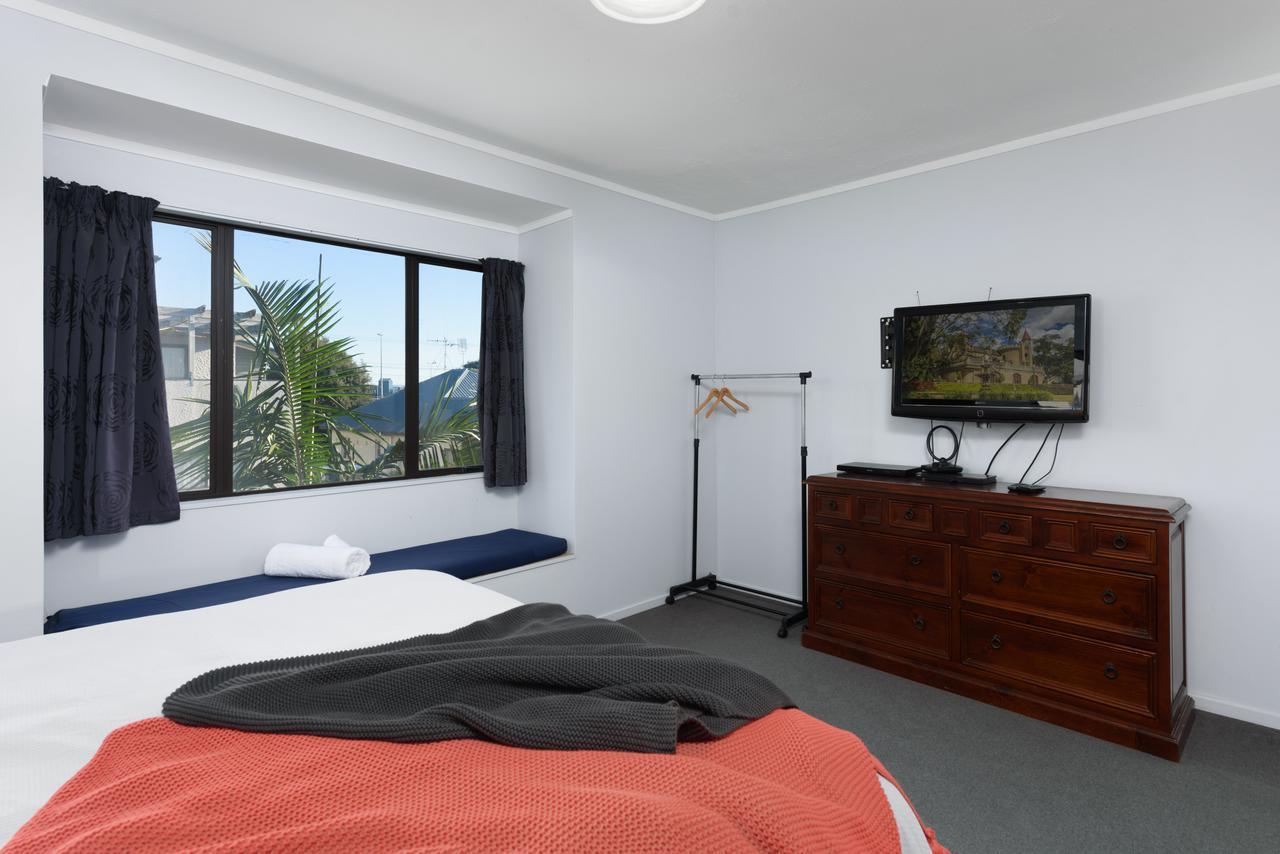 Convenient Family Bach With Easy Access To Blake Park The Beach And Downtown Mount Maunganui Extérieur photo