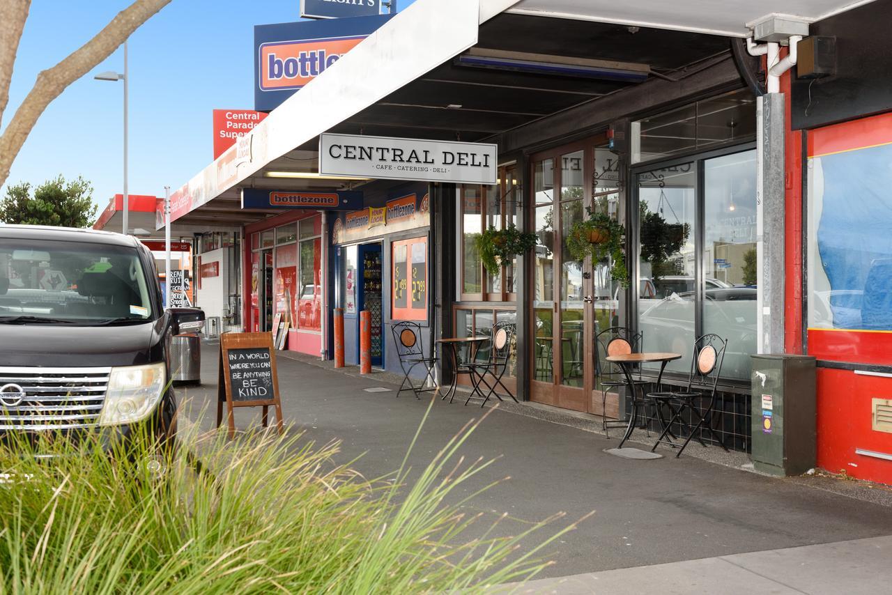 Convenient Family Bach With Easy Access To Blake Park The Beach And Downtown Mount Maunganui Extérieur photo